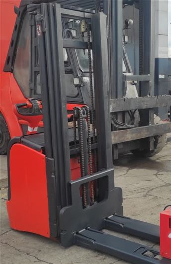 2015 MODEL LİNDE MARKA L14 SERİSİ 1.4 TON TPX 4266MM ASANSÖRLÜ AKÜLÜ İSTİF MAKİNASI