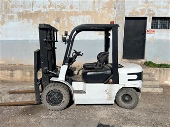 2013 MODEL YGS MARKA 3 TON STD 3.30M ASANAÖRLÜ DİZEL FORKLİFT