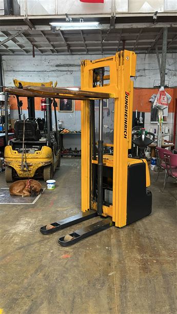 2015 MODEL JUNGHEİNRİCH MARKA 1.6 TON TPX 5.35M ASANSÖRLÜ TAM AKÜLÜ İSTİF MAKİNASI