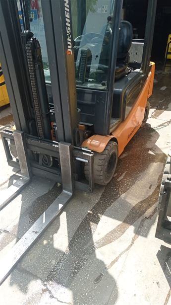 2015 MODEL JUNGHEİNRİCH MARKA 2 TON 4 TEKER TPX 5M ASANSÖRLÜ AKÜLÜ FORKLİFT