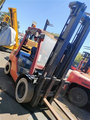 2018 MODEL TOYOTA MARKA 3 TON TPX 6M ASANSÖRLÜ DİZEL FORKLİFT