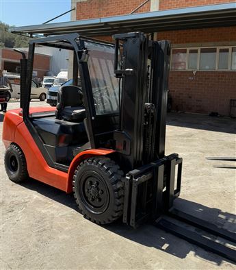 2013 MODEL GMK MARKA EURO3 JAPON 3 TON YANMAR MOTORLU TPX 4.5M ASANSÖRLÜ DİZEL FORKLİFT