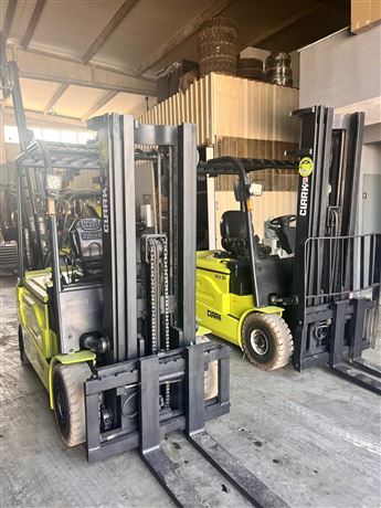 2017 MODEL CLARK MARKA GEX30 SERİSİ 3 TON TPX 5.50M ASANSÖRLÜ AKÜLÜ FORKLİFT