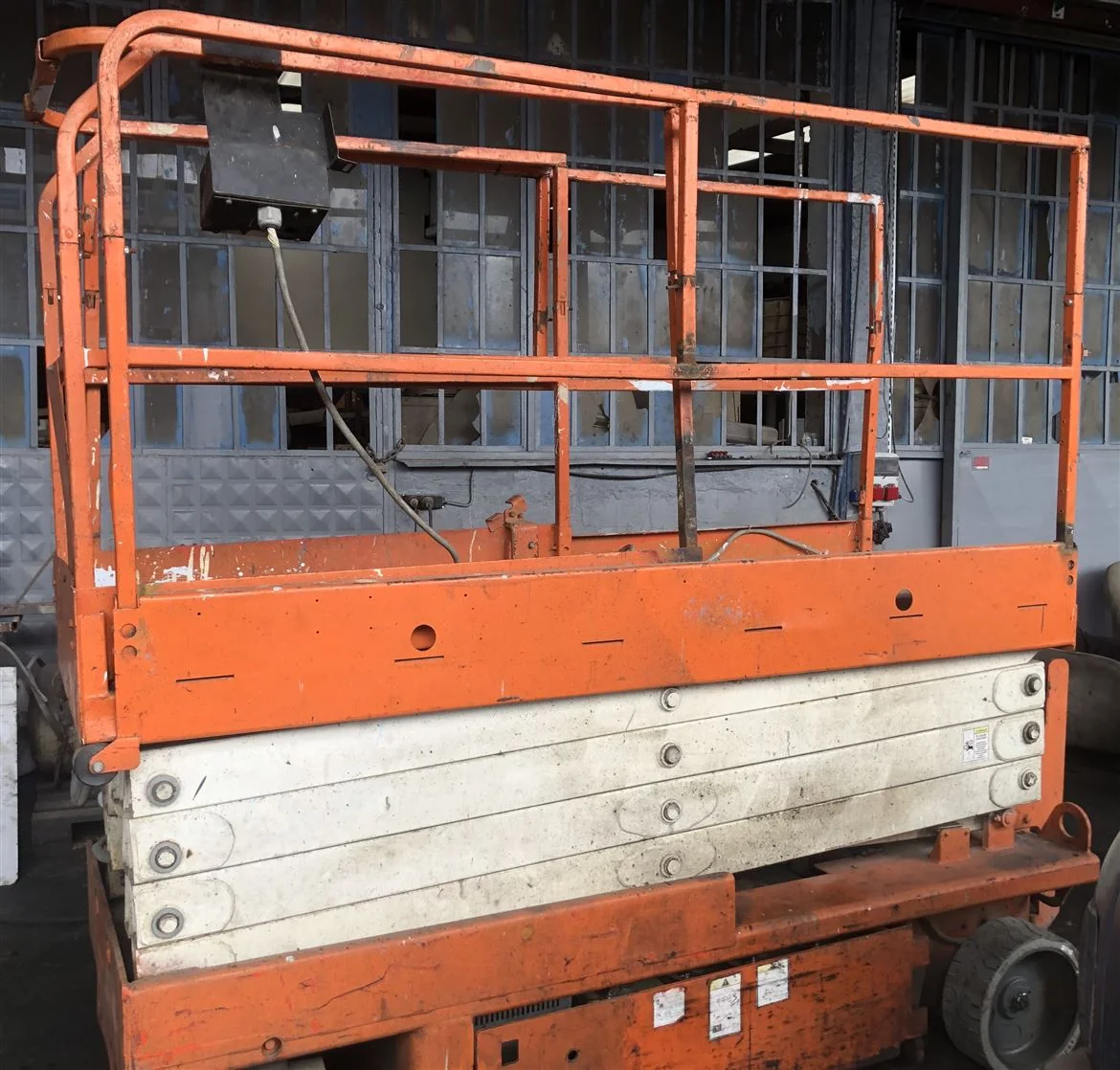 2012 MODEL AMERİKAN SNORKEL MARKA S2632E SERİSİ 10M ÇALIŞMA YÜKSEKLİĞİNDEKİ AKÜLÜ MAKASLI PLATFORM
