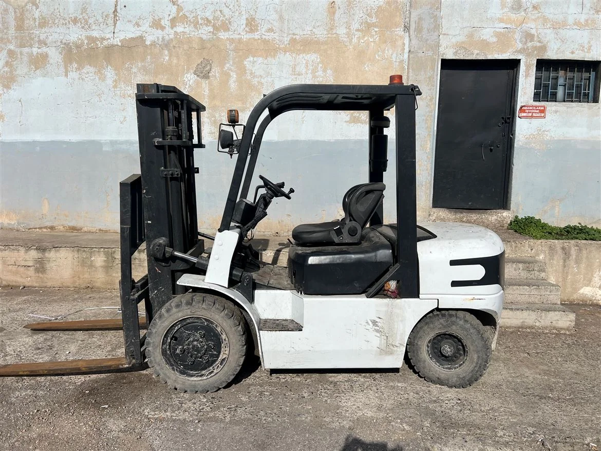 2013 MODEL YGS MARKA 3 TON STD 3.30M ASANAÖRLÜ DİZEL FORKLİFT