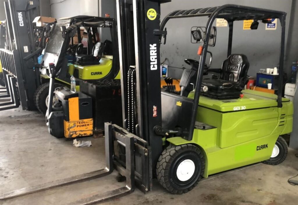 2016 MODEL CLARK MARKA GEX30 SERİSİ 3 TON TPX4.80M ASANSÖRLÜ AKÜLÜ FORKLİFT