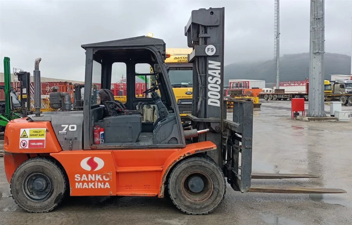 2013 MODEL DOOSAN MARKA D70S-5 SERİSİ 7 TON STD 4M ASANSÖRLÜ DİZEL FORKLİFT