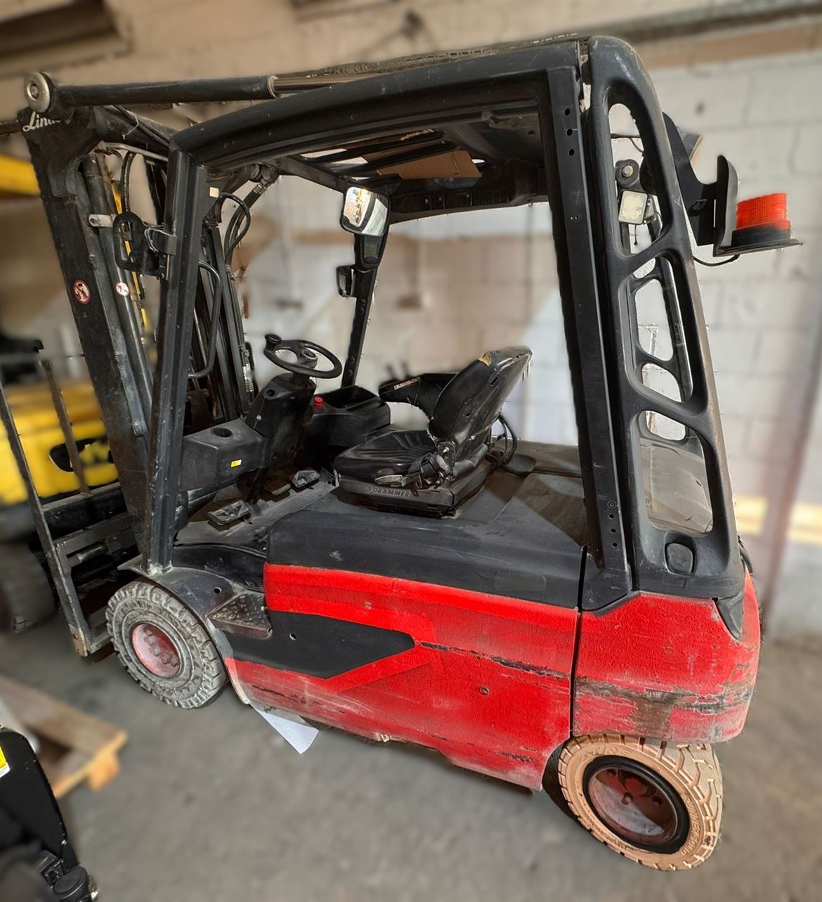2012 MODEL LİNDE MARKA E30 SERİSİ 3 TON TPX4.60M ASANSÖRLÜ AKÜLÜ FORKLİFT