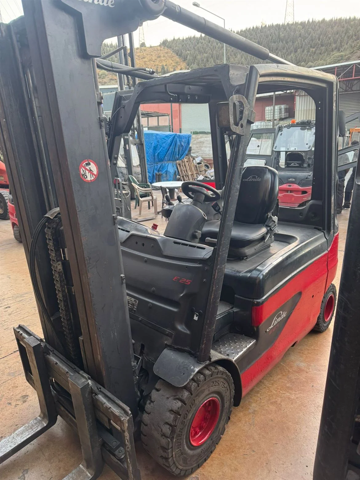 2012 MODEL LİNDE MARKA E25 UZUN KASA SERİSİ 2.5 TON TPX 4.60M ASANSÖRLÜ AKÜLÜ FORKLİFT