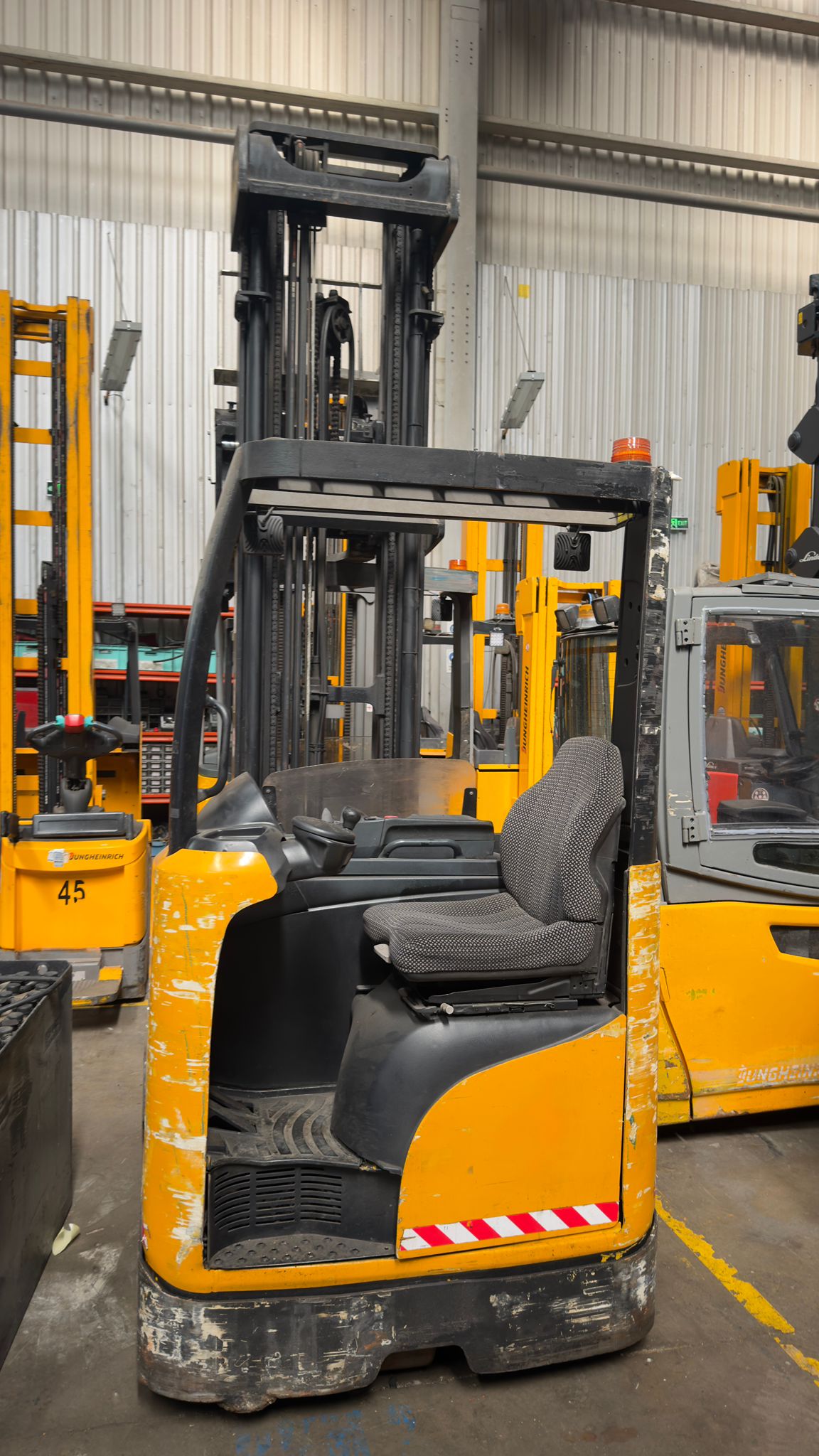 2015 MODEL YALE MARKA 1.6 TON KAPASİTELİ TPX 9M ASANSÖRLÜ DAR KORİDOR FORKLİFT