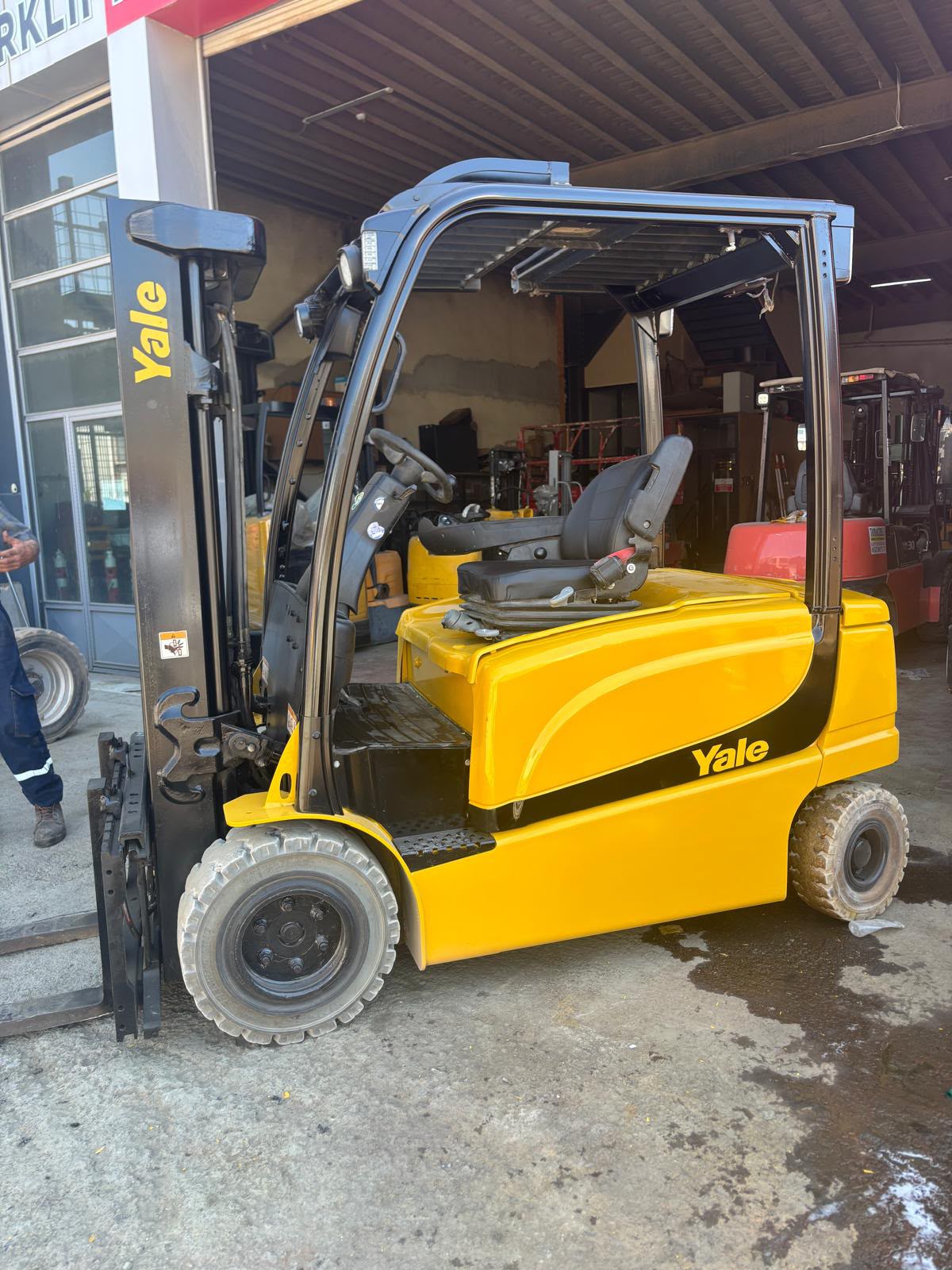 2018 MODEL YALE MARKA 3 TON KAPASİETLİ TPX 4.70M ASANSÖRLÜ TRAKSİYONEL AKÜLÜ FORKLİFT