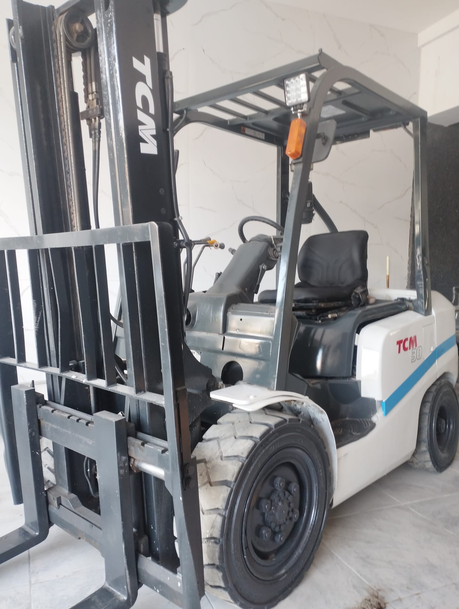 2016 MODEL TCM MARKA 3 TON KAPASİTELİ JAPON C240 ISUZU MOTORLU STD 3.30M ASANSÖRLÜ DİZEL FORKLİFT